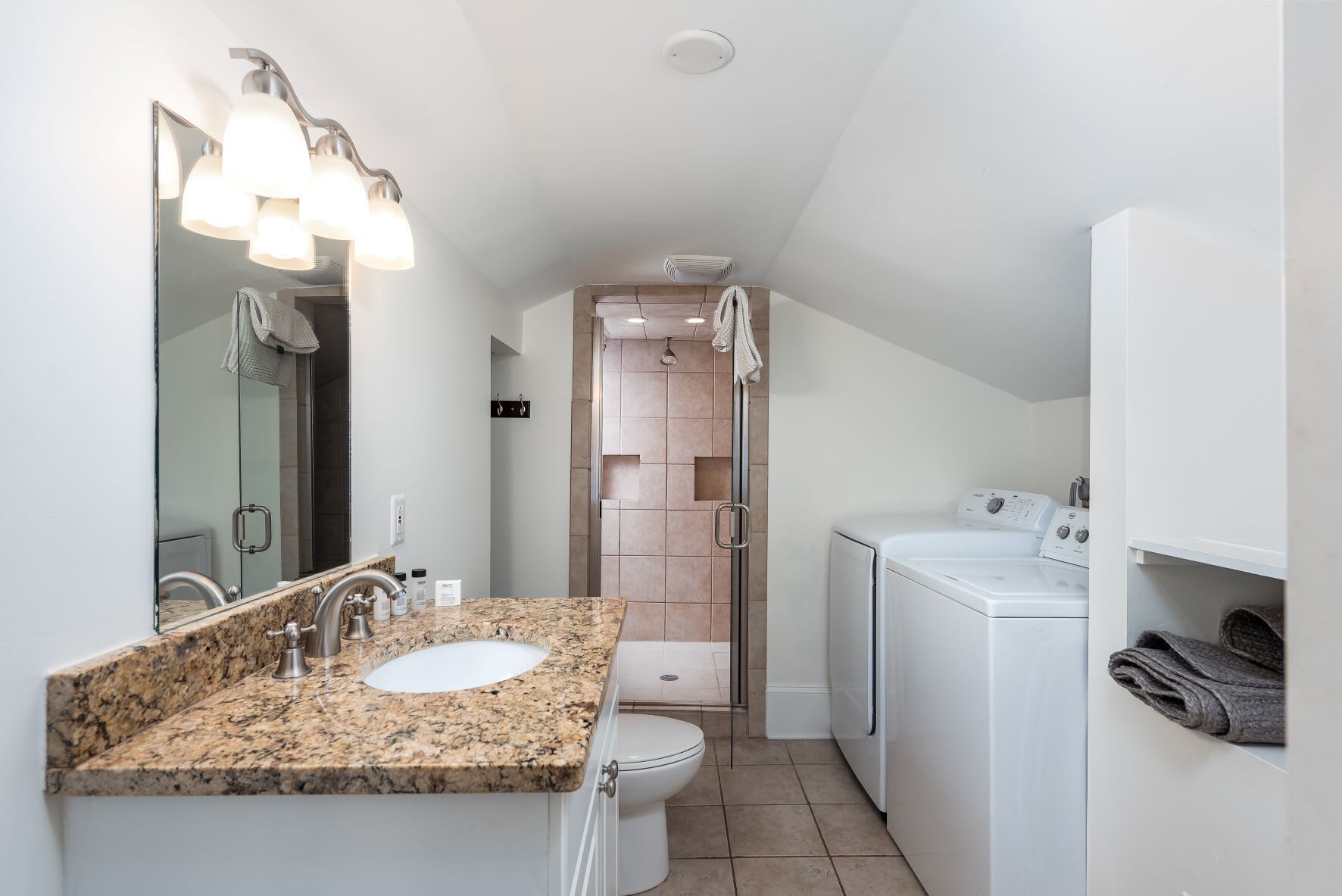 One Bedroom Studio Su