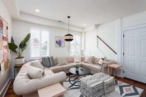 Televisión y oficina 