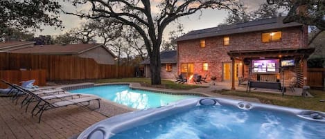 Piscina all'aperto, una piscina riscaldata