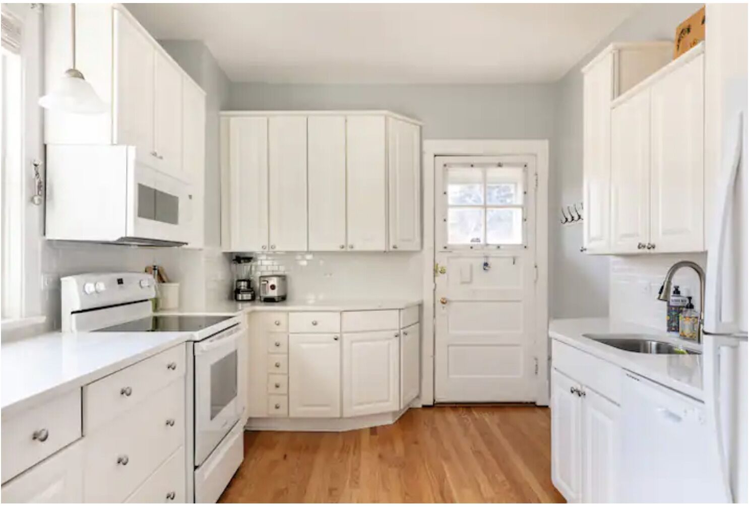 Bright & Spacious Brick 2-Flat Great for families!