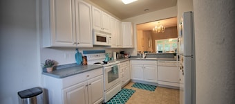 Come Relax in our Peaceful 3 Bedroom Twinhome just 3 miles from Beach!