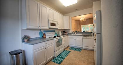 Come Relax in our Peaceful 3 Bedroom Twinhome just 3 miles from Beach!