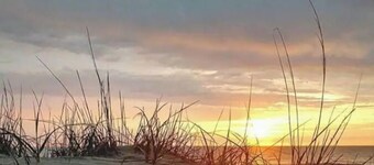 Come Relax in our Peaceful 3 Bedroom Twinhome just 3 miles from Beach!