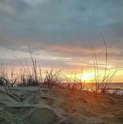 Come Relax in our Peaceful 3 Bedroom Twinhome just 3 miles from Beach!