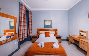 3 habitaciones, tabla de planchar con plancha y wifi gratis 