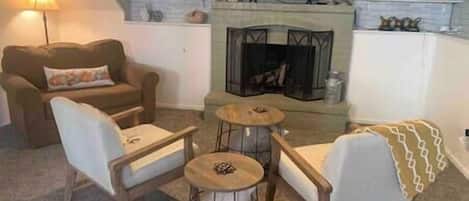 TV, fireplace