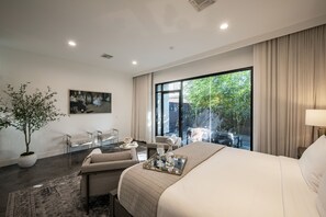 4 habitaciones, tabla de planchar con plancha y cuna de viaje 