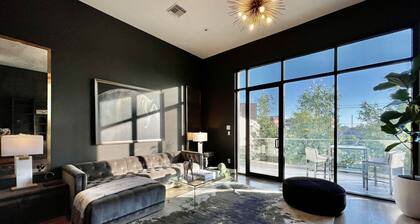 Kirby Haus · Modern Luxury · West U· RiceVillage · sleeps16 ·3900sqft ⭐️⭐️⭐️⭐️⭐️