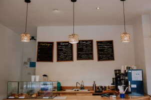 Se sirven desayunos, almuerzos, brunch y cocina latinoamericana 