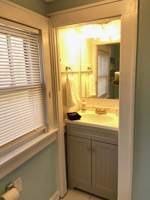 Séchoir à cheveux, serviettes fournies