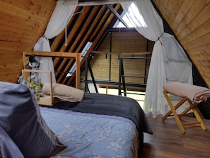 1 bedroom, desk, free WiFi, bed sheets