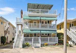 Exterior - LOCATION, LOCATION, LOCATION Beachclock Getaway (Ocean City)
