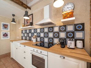 Fridge, oven, dishwasher, coffee/tea maker