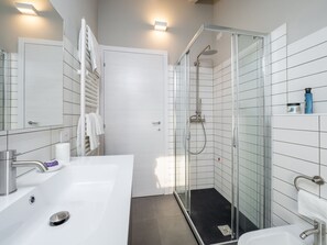 Bathtub, hair dryer, towels