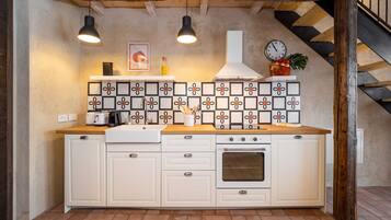 Fridge, oven, dishwasher, coffee/tea maker