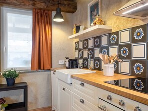 Fridge, oven, dishwasher, coffee/tea maker