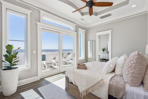 Beachfront Luxury with Elevator/Bikes/Ping-Pong