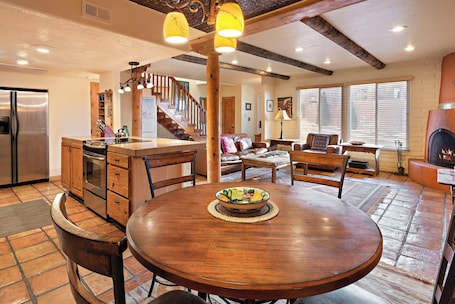 Interior. Fort Marcy 98 | Walk to Plaza | Kiva Fireplace | Full Kitchen | Hot Tub | Pool | End Unit | 2 Levels