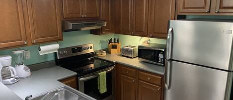 冰箱、微波炉、烤箱、炉灶