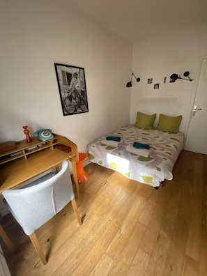 1 bedroom, iron/ironing board, WiFi, bed sheets - Pretty cocoon canal St Martin (Paris)