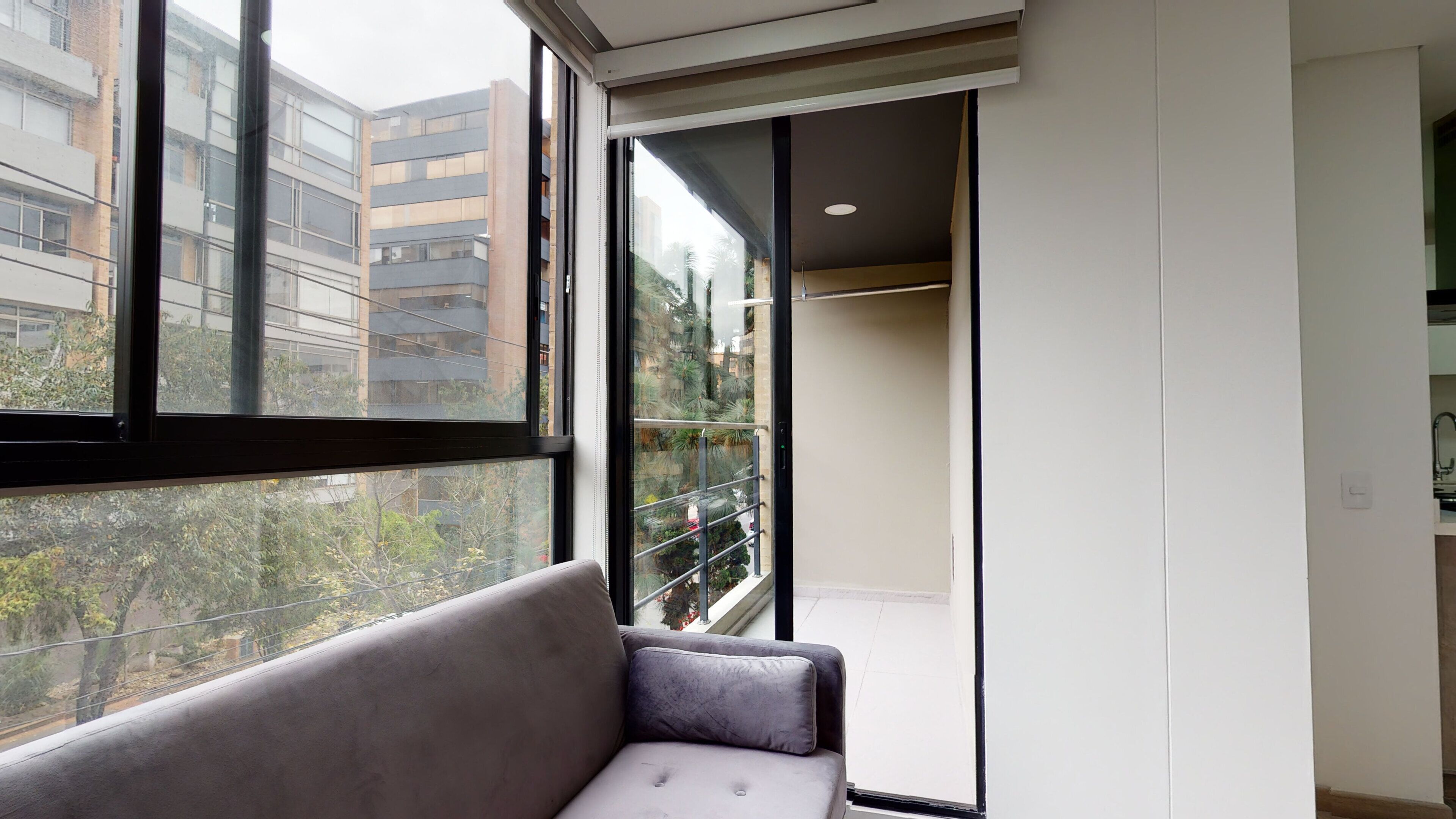 LUXURY 2 BEDROOM APARTMENT WITH BALCONY