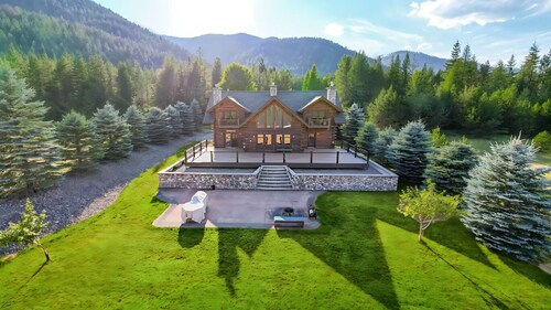 Shangrilog - Cabin with Mountain View & Lake Front Property