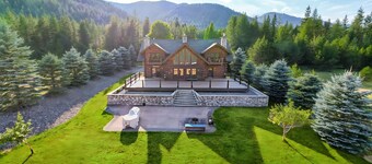 Shangrilog - Cabin with Mountain View & Lake Front Property