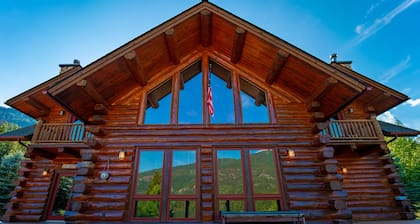 Shangrilog - Cabin with Mountain View & Lake Front Property