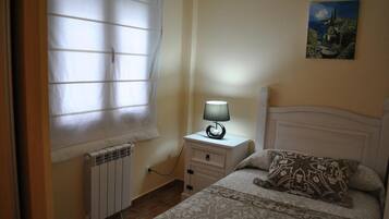 3 bedrooms, bed sheets