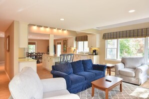 Televisión y oficina 