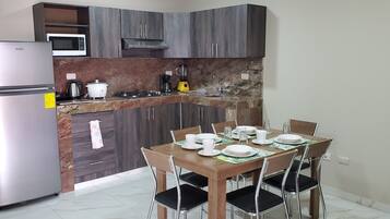 Comfort Apartment, 2 Bedrooms, City View | Dining room