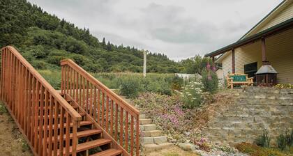 Otter Stop Inn! Ocean and mountain views from every window!