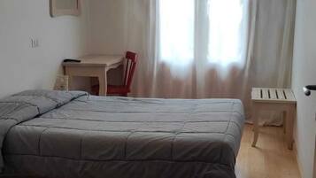 Ropa de cama de alta calidad, cubrecamas y escritorio