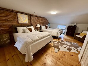 3 slaapkamers, een bureau, een strijkplank/strijkijzer, gratis wifi