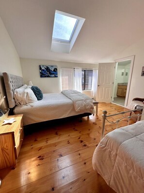 3 habitaciones, escritorio, tabla de planchar con plancha y wifi gratis 