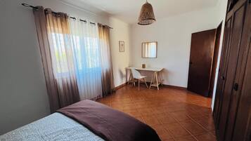 2 habitaciones, tabla de planchar con plancha y wifi gratis