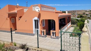 A building with a satellite dish, a door, and a small balcony. - Quinta dos Moledros (Figueira)