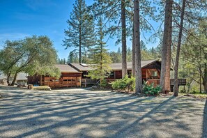 Exterior - Groveland Cabin w/ Outdoor Perks & Game Room (Groveland)