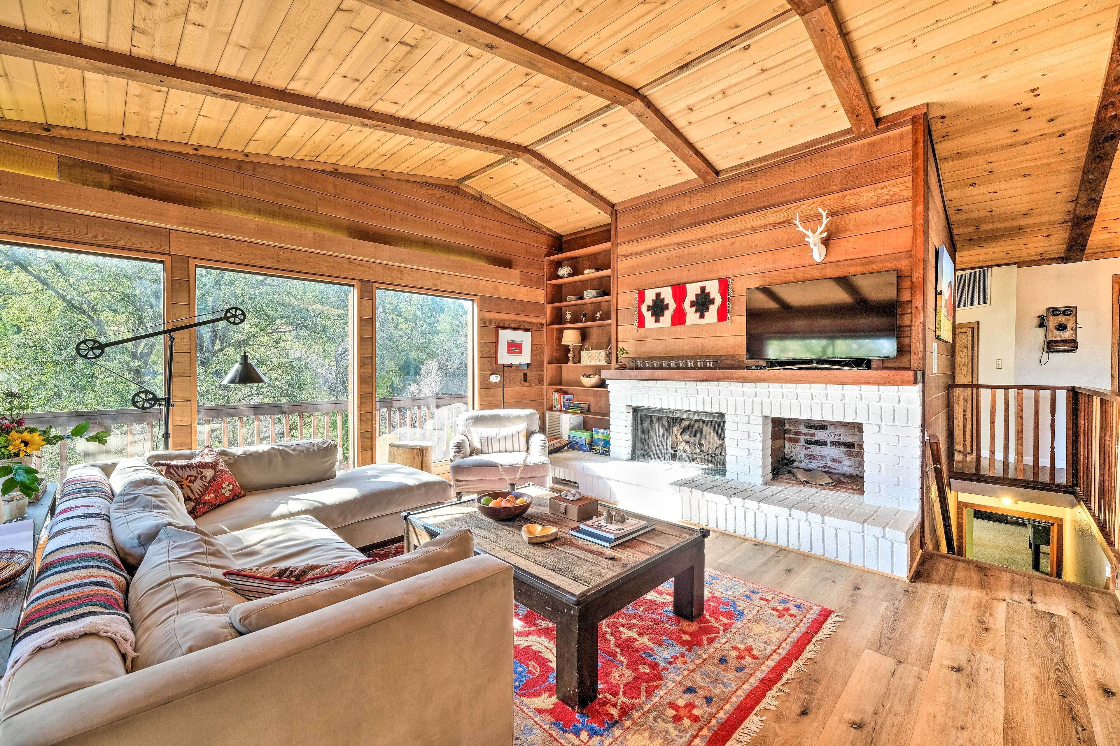 Groveland Cabin w/ Outdoor Perks & Game Room