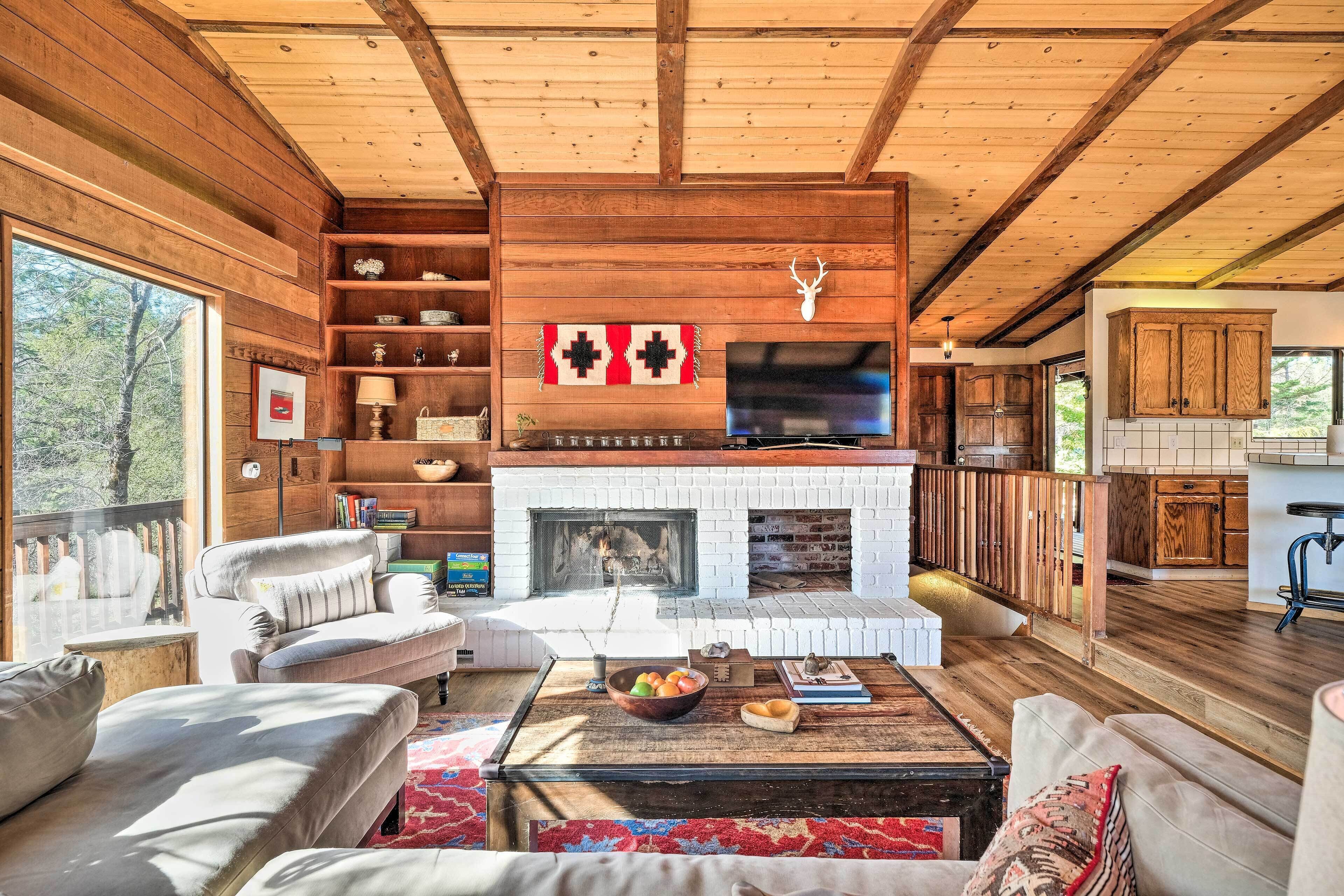 Groveland Cabin w/ Outdoor Perks & Game Room