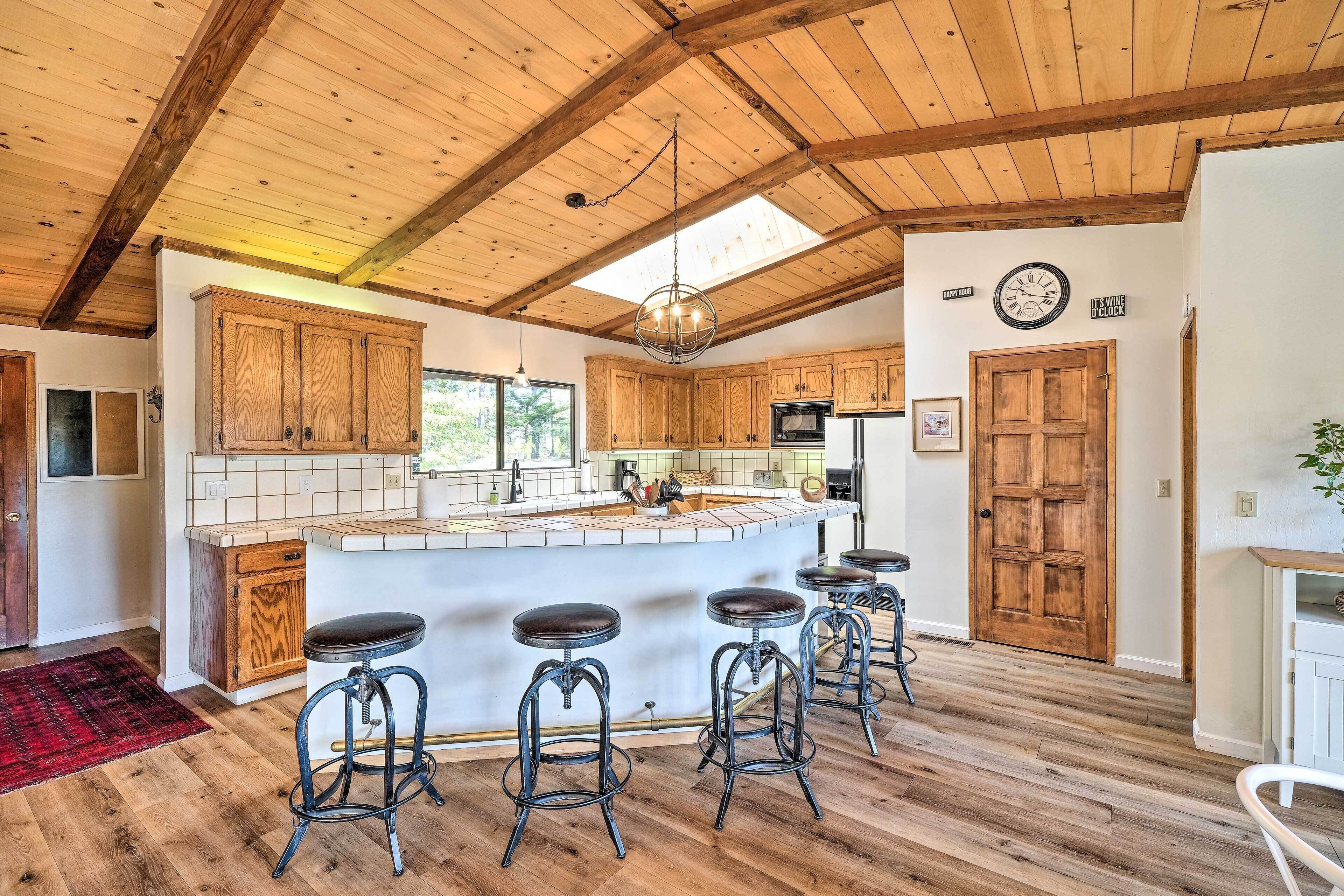 Groveland Cabin w/ Outdoor Perks & Game Room