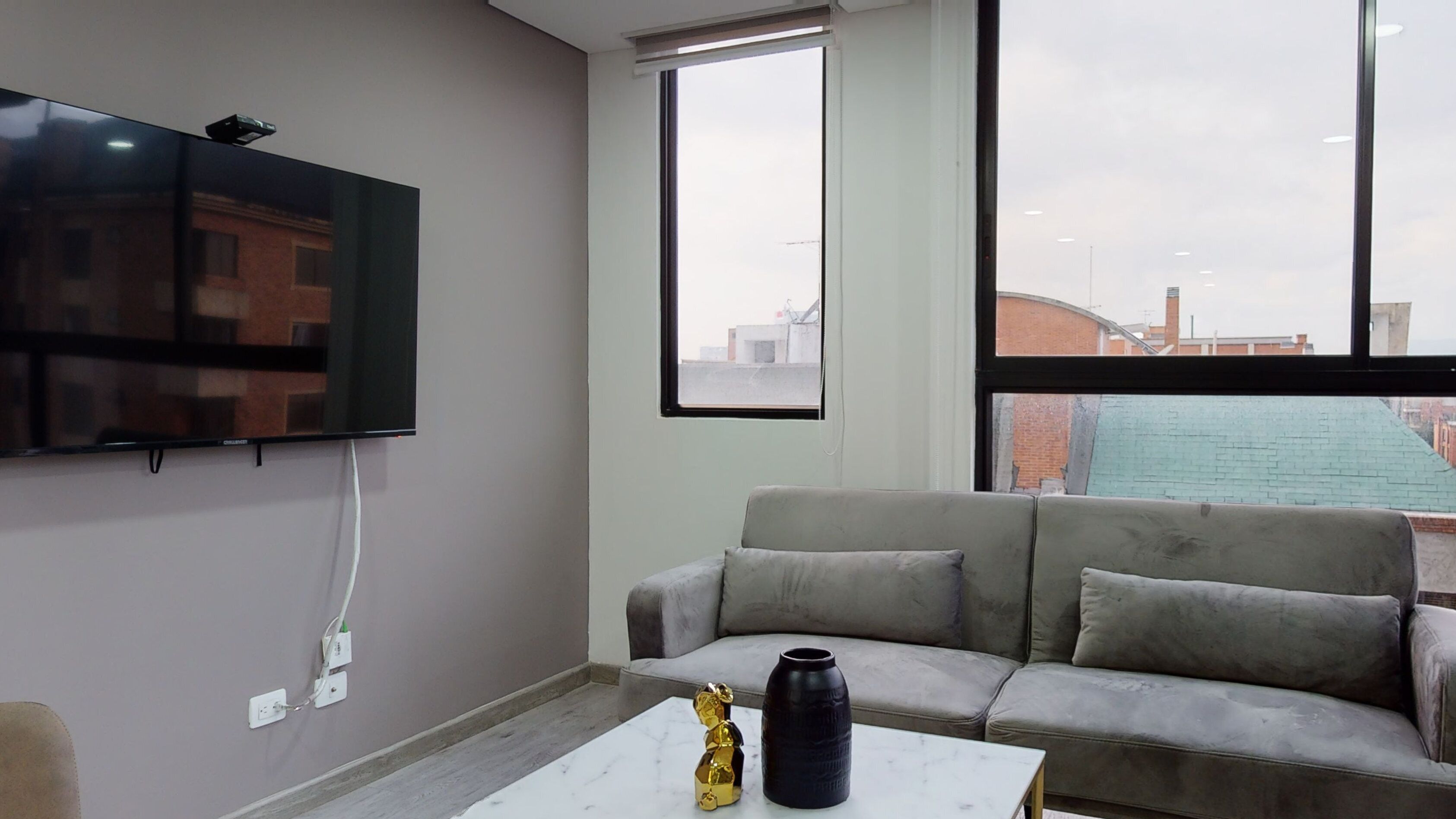 SPECTACULAR 2 BEDROOM APARTMENT WITH BALCONY