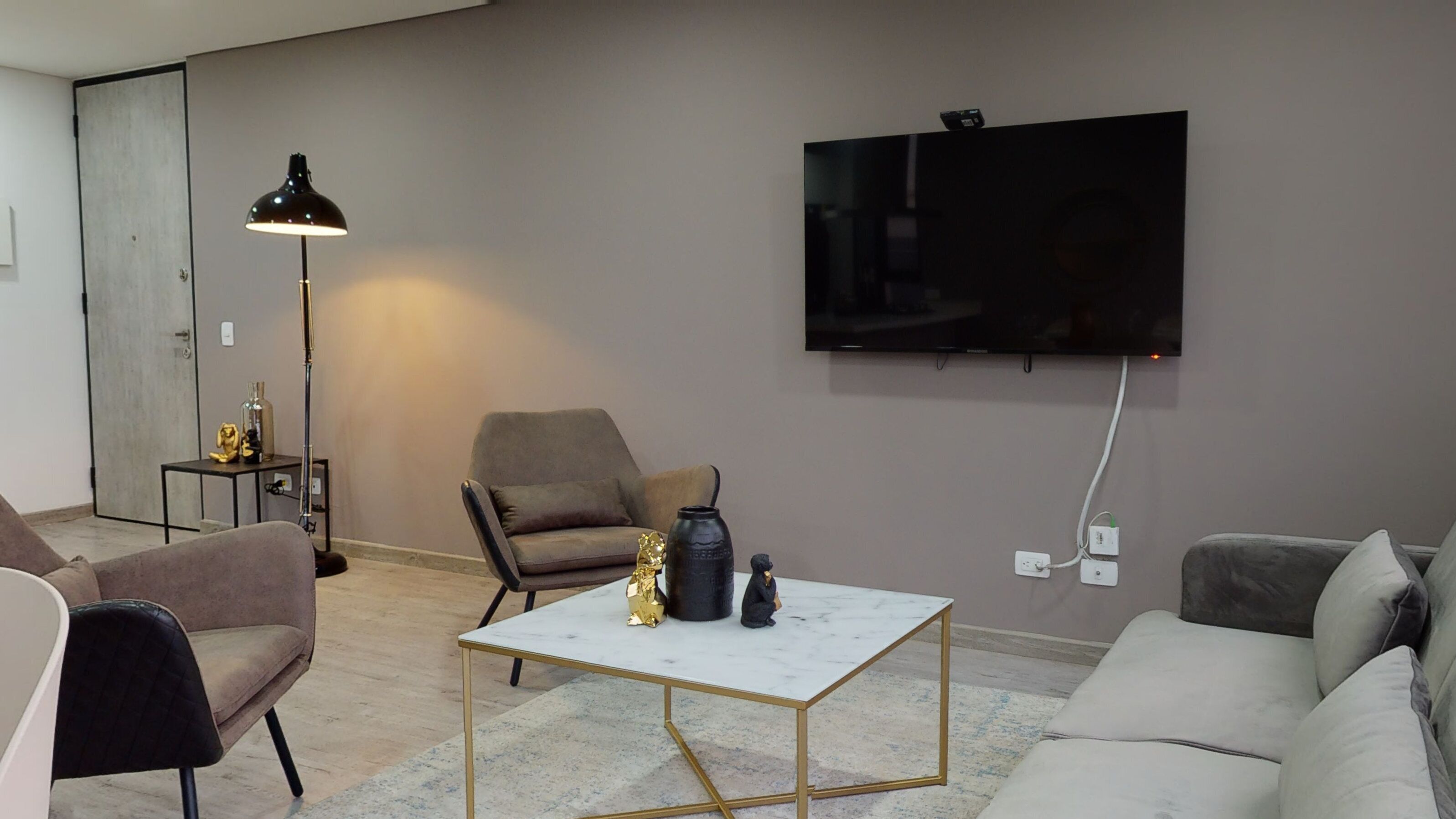 SPECTACULAR 2 BEDROOM APARTMENT WITH BALCONY