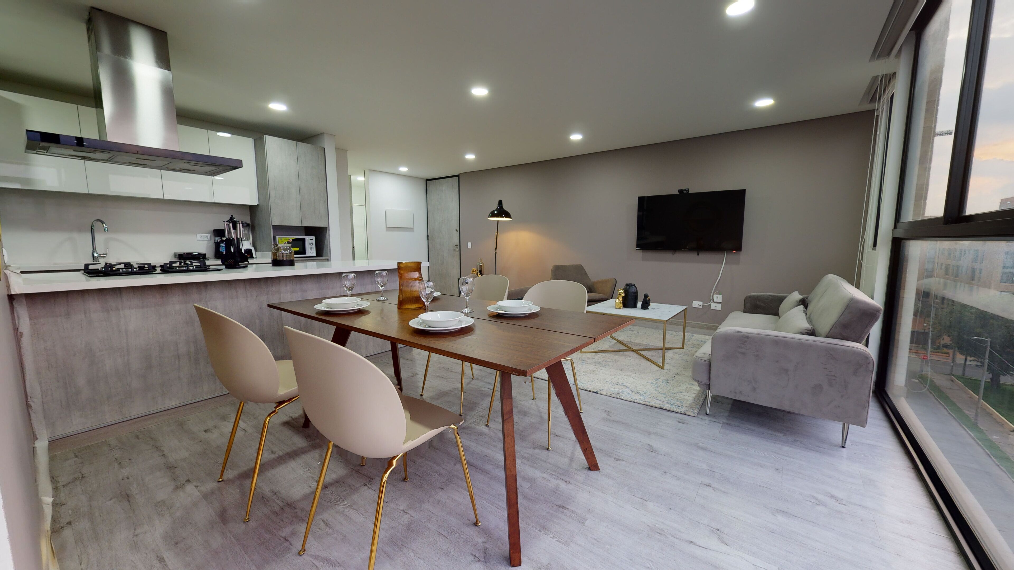 SPECTACULAR 2 BEDROOM APARTMENT WITH BALCONY