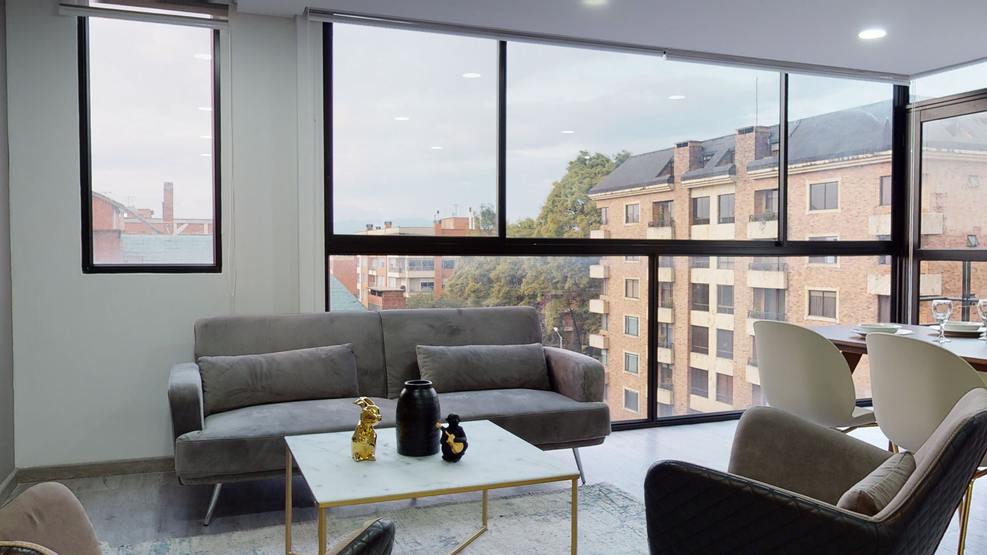 SPECTACULAR 2 BEDROOM APARTMENT WITH BALCONY