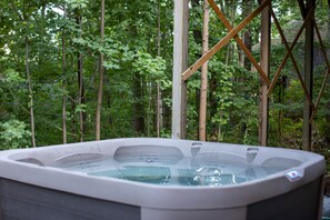 Outdoor spa tub - 🏔Mountain retreat⛷ 400Mbps | Hot Tub | BBQ | Pets | Deck | 3300ft2 | King Bed (McGaheysville)