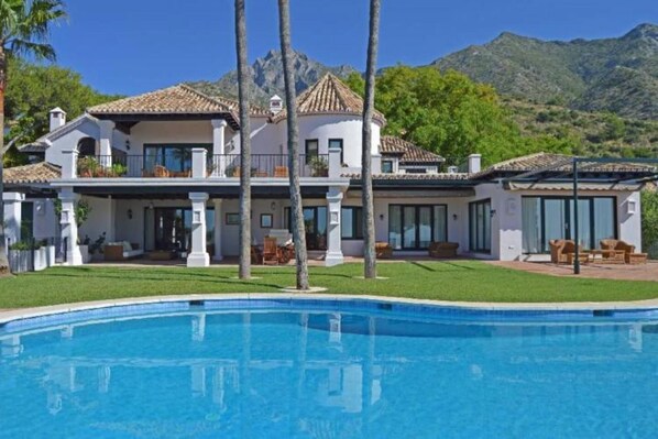 Villa | 8 bedrooms, iron/ironing board, free WiFi, bed sheets