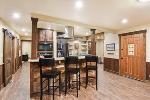 House, Multiple Beds, Fireplace, Golf View | Private kitchen | Fridge, microwave, oven, stovetop