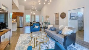 House, Multiple Beds, Balcony | Living room - Dual Nashville (Nashville)