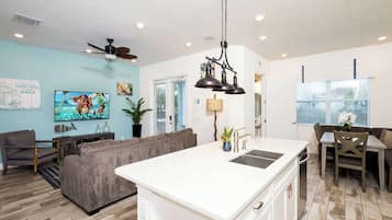 House, Multiple Beds, Pool Access, Pool View (Trade Winds Life) | Interior